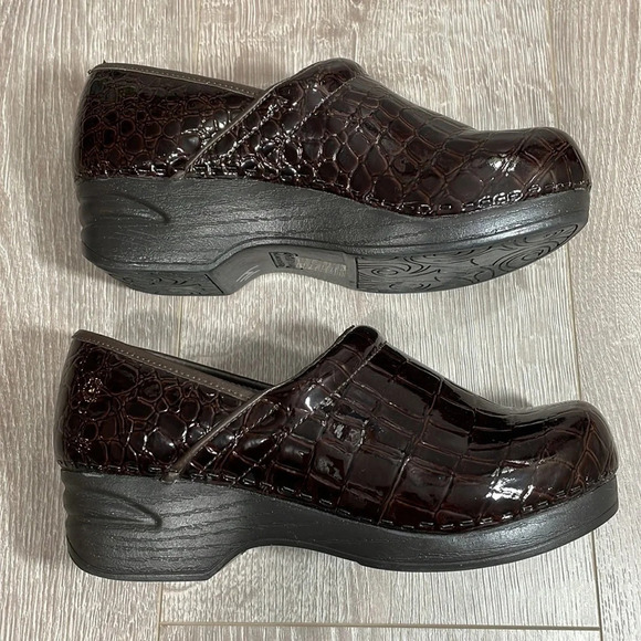 Croft & Barrow Juliana Brown Patent Faux Croc Clog Mule Sole (Sense) Abi… - Picture 11 of 15